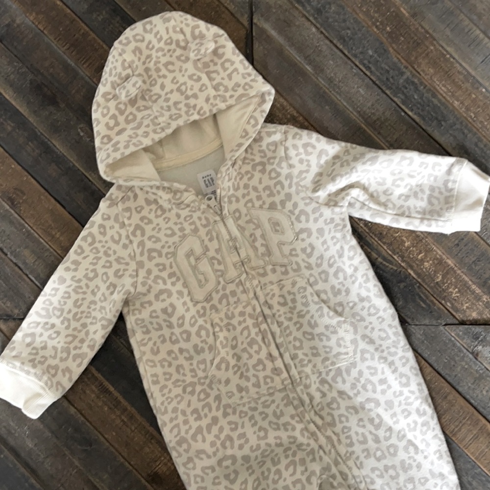 6-12 mos Gap zip-up Romper